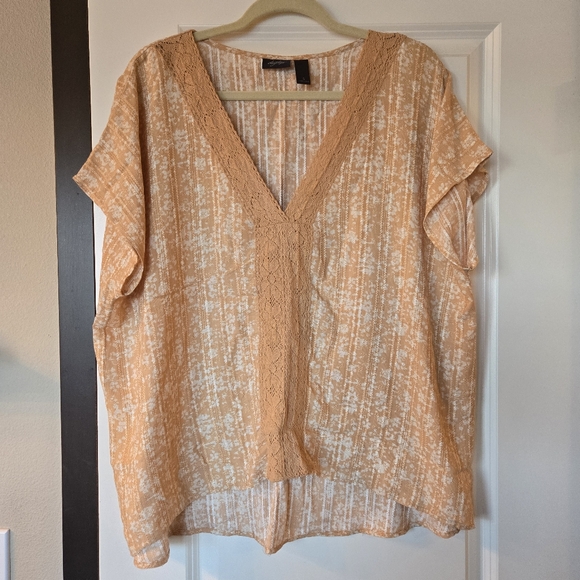 Datrip cream shirt - Picture 2 of 7